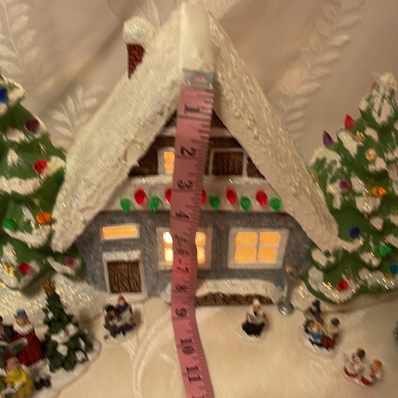 Vintage Ceramic Light up Christmas house with miniature Carolers Accessories. - Picture 7 of 11